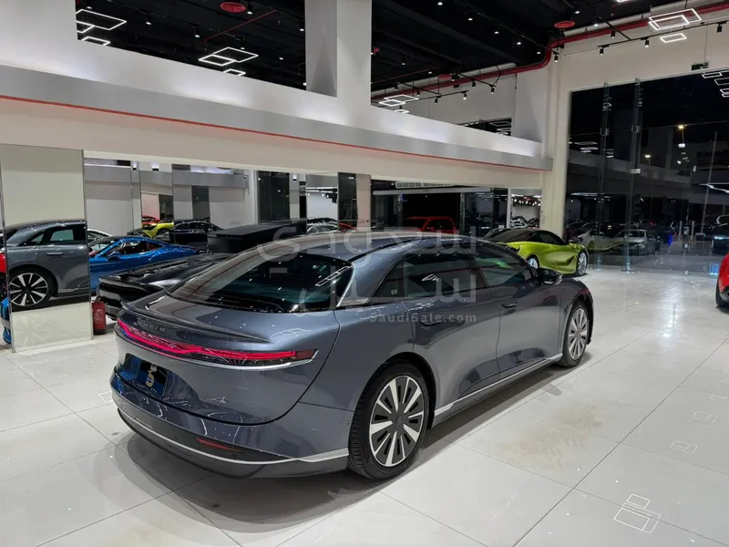 2025 لوسيد اير بيور