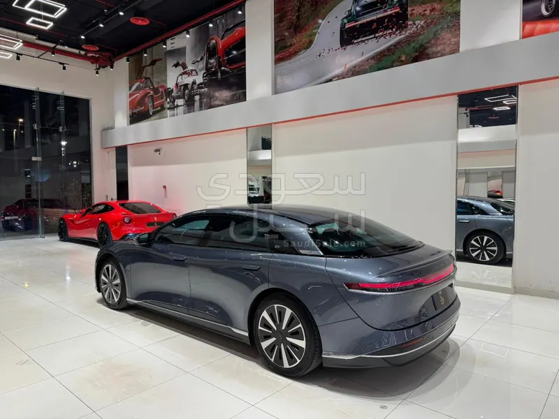 2025 لوسيد اير بيور