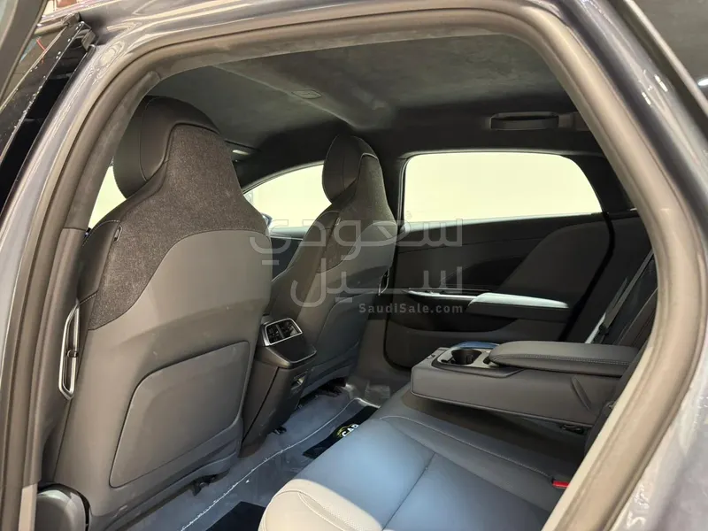 2025 لوسيد اير بيور