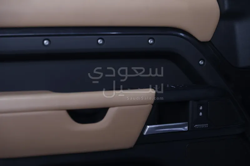 2025 لاند روفر ديفيندر اكس