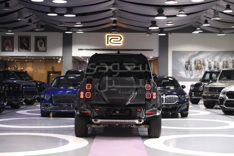 2025 لاند روفر ديفيندر اكس