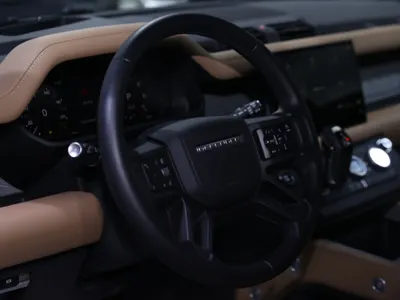 2025 لاند روفر ديفيندر اكس