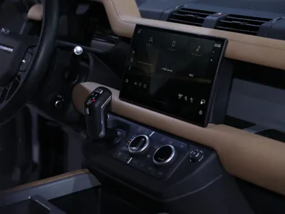 2025 لاند روفر ديفيندر اكس