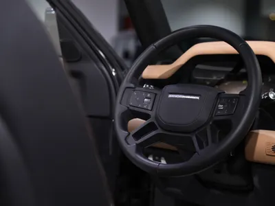 2025 لاند روفر ديفيندر اكس