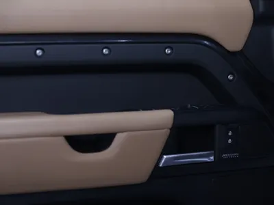 2025 لاند روفر ديفيندر اكس