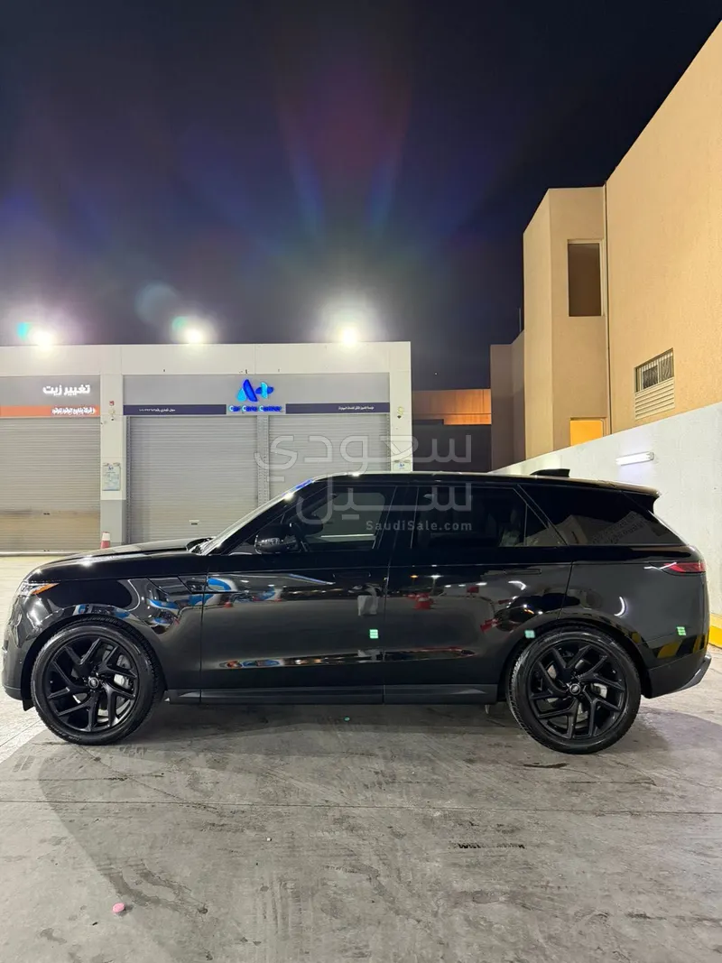 2023 لاند روفر رينج روفر سبورت اس اي