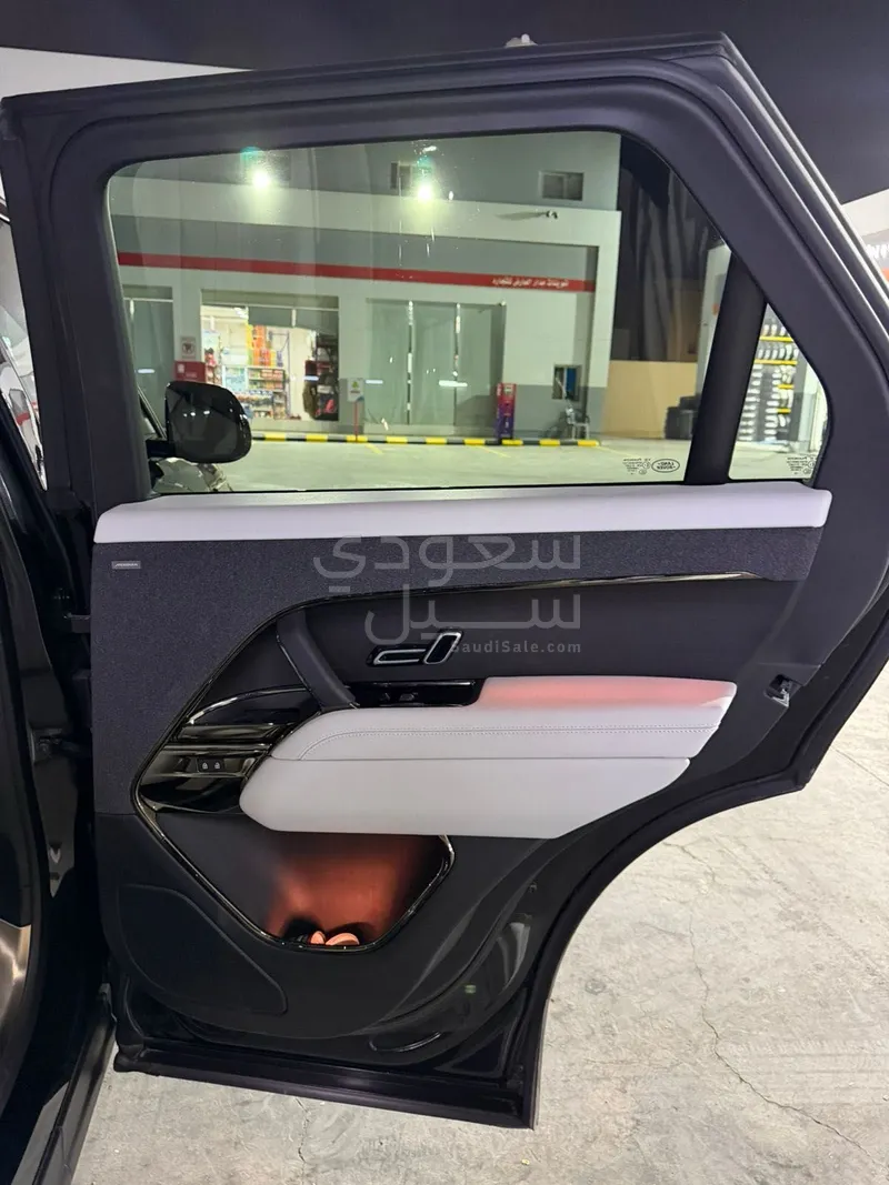 2023 لاند روفر رينج روفر سبورت اس اي