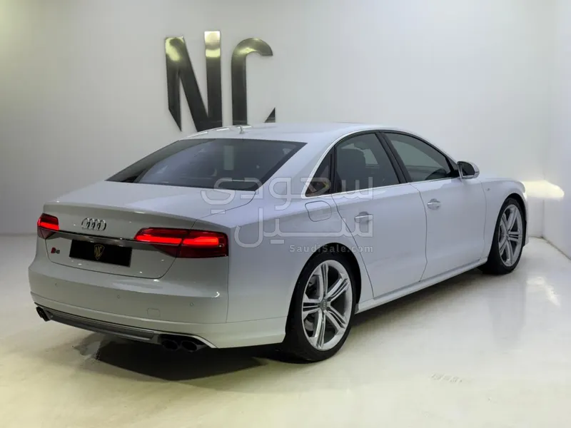 2016 اودي اس 8