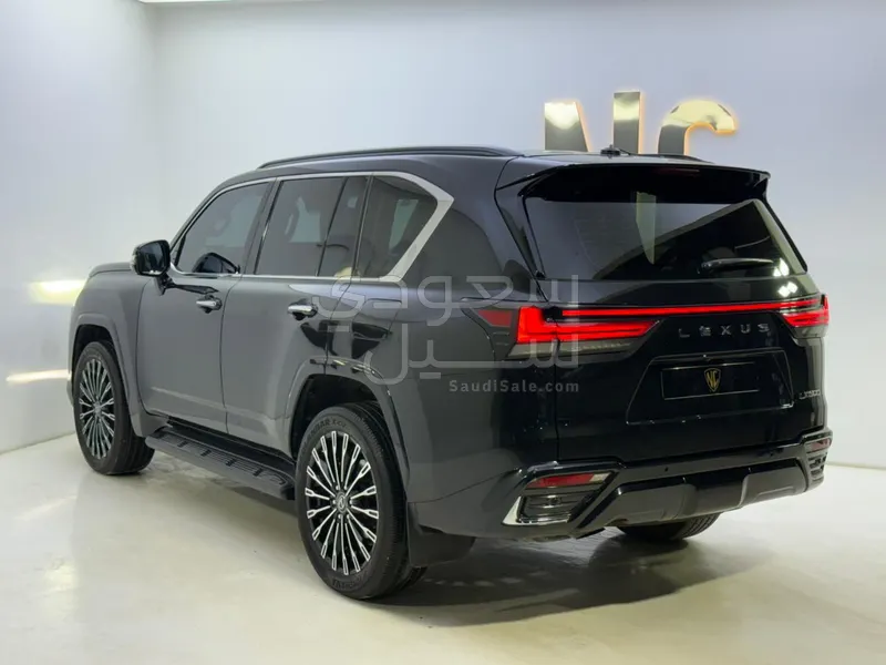 2022 لكزس إل إكس 600 في أي بي