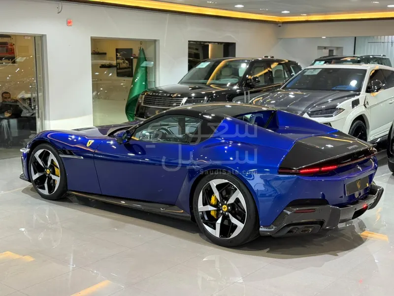 2025 فيراري 12 سيليندر