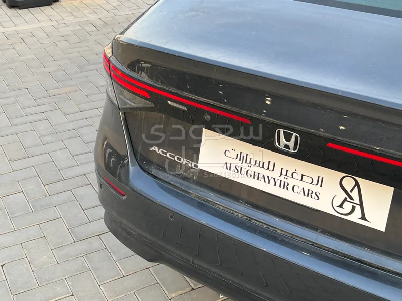 2025 هوندا اكورد ال اكس