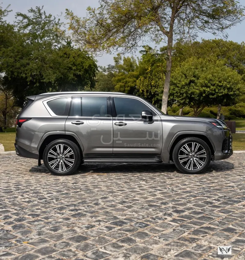 2024 لكزس إل إكس 600