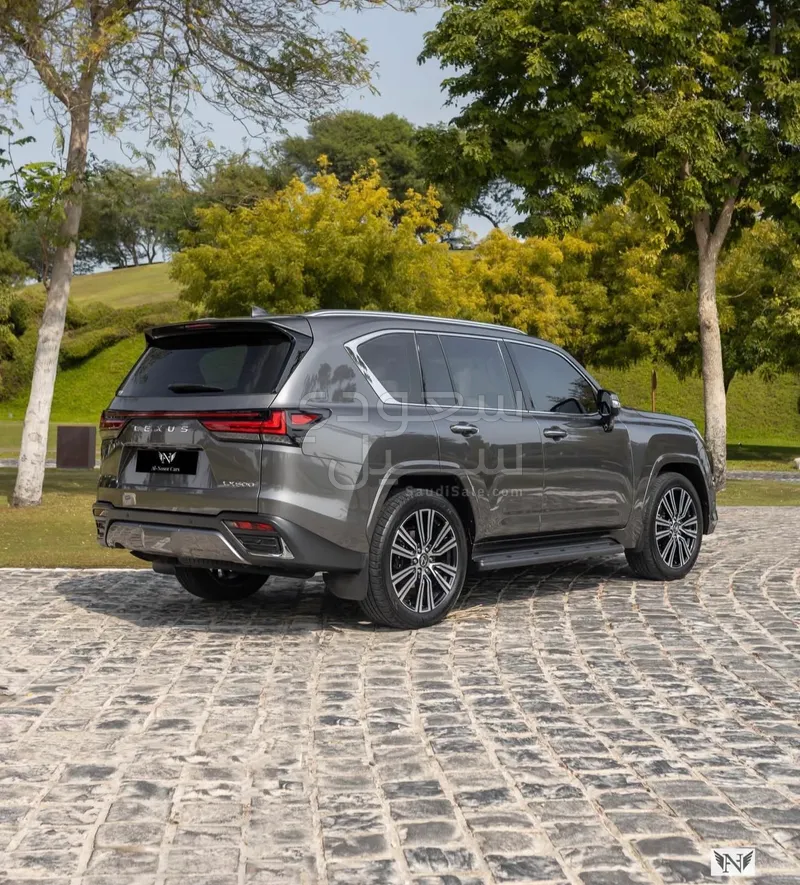 2024 لكزس إل إكس 600