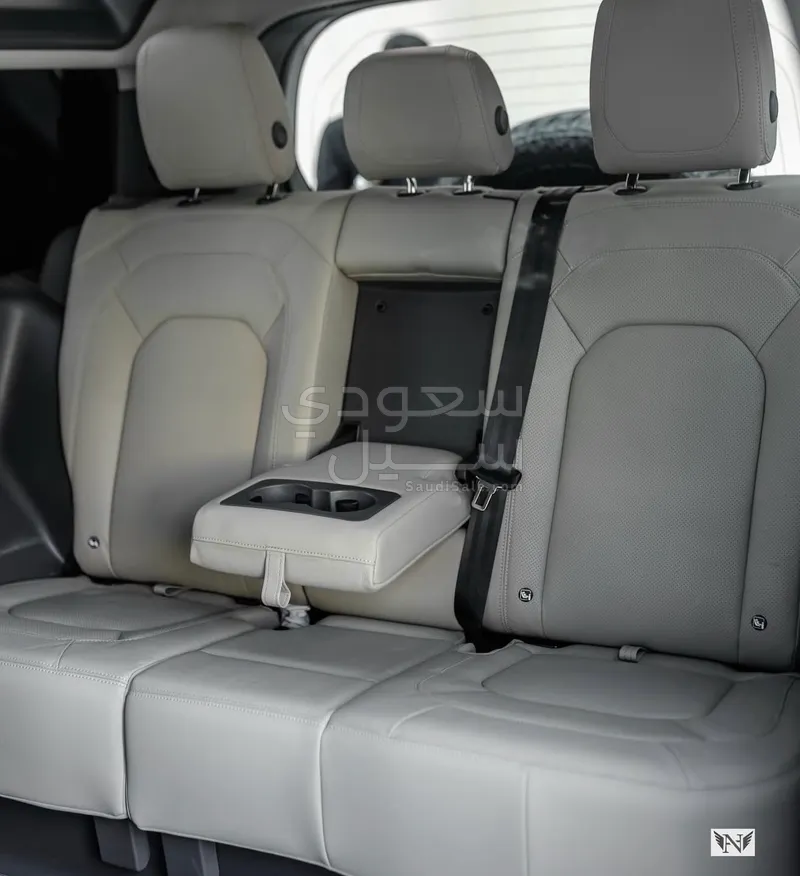 2024 لاند روفر ديفيندر 90