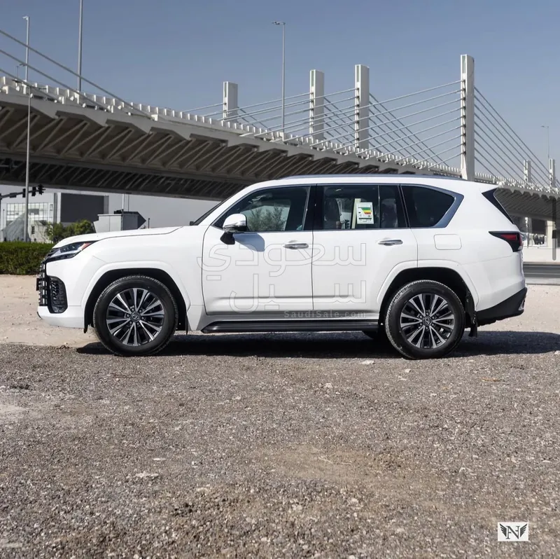 2025 لكزس إل إكس 600