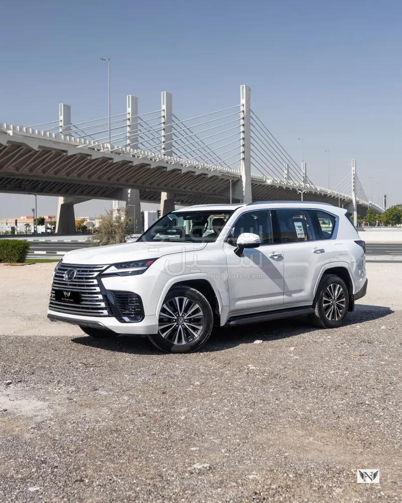 2025 لكزس إل إكس 600