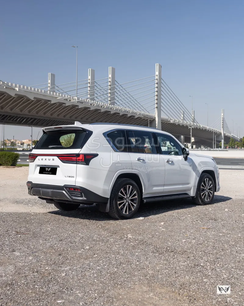 2025 لكزس إل إكس 600