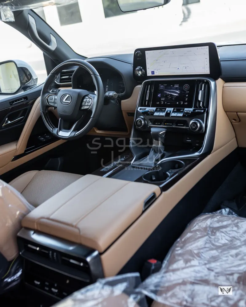 2025 لكزس إل إكس 600