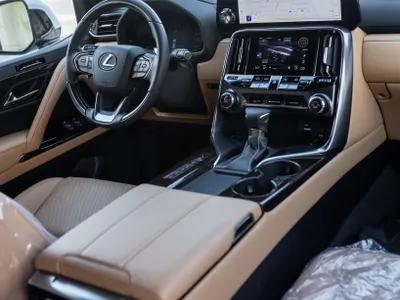2025 لكزس إل إكس 600