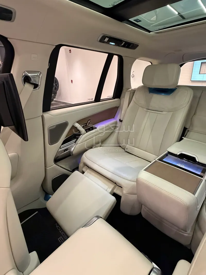 2023 لاند روفر رينج روفر اس في اوتوبيوغرافي