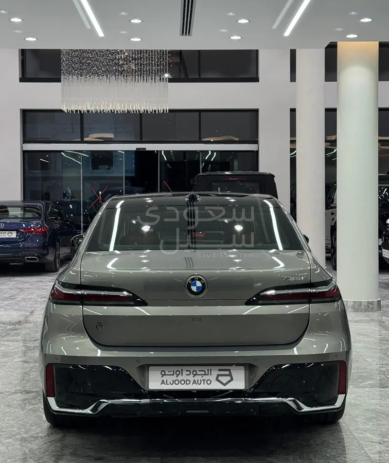 2026 بي ام دبليو الفئة السابعة 735أي