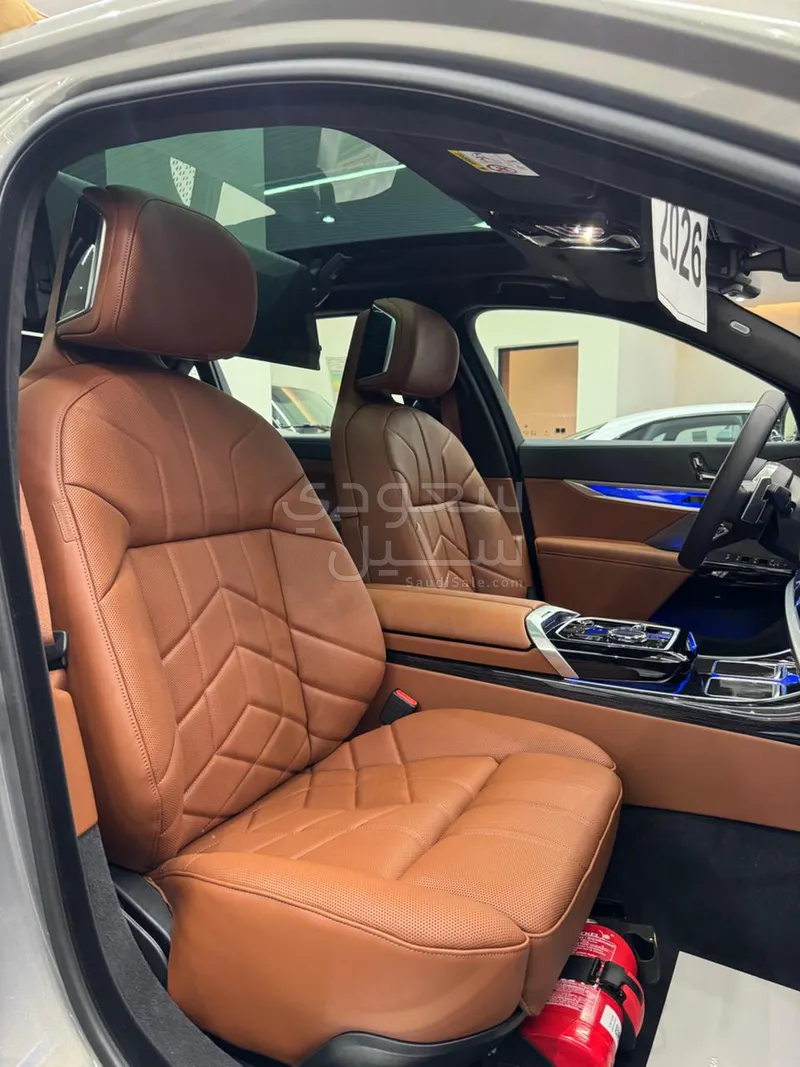 2026 بي ام دبليو الفئة السابعة 735أي