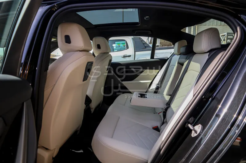 2026 بي ام دبليو الفئة الخامسة 520 أي