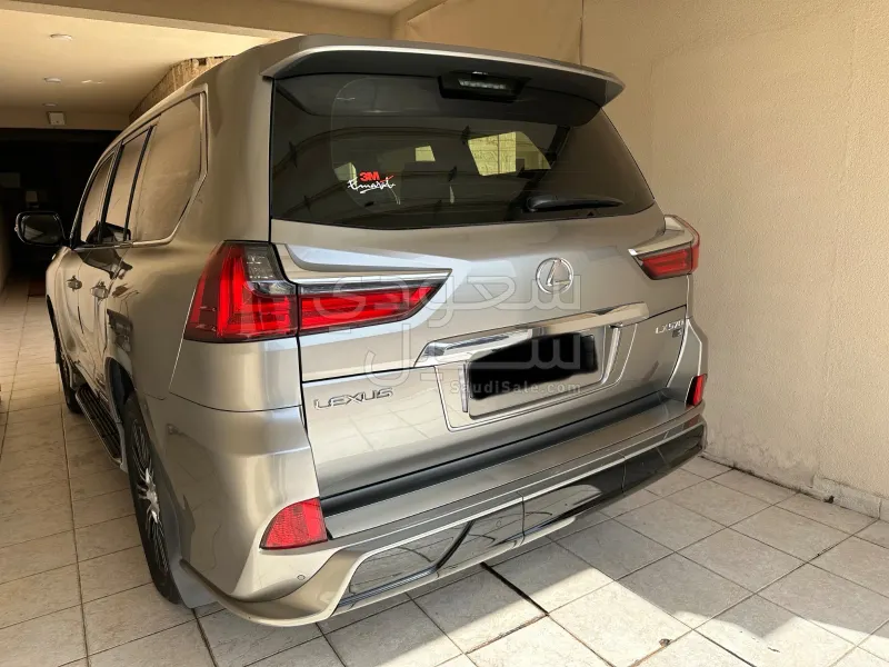 2018 لكزس إل إكس 570 اس