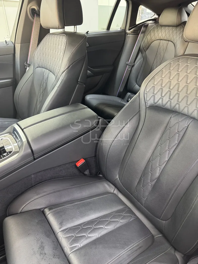 2024 بي ام دبليو الفئة اكس 6 إم