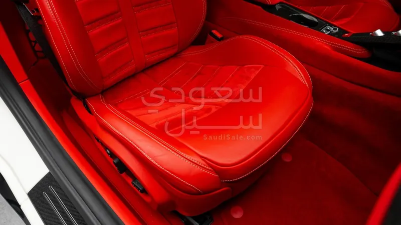 2016 فيراري اف 12 بيرلينيتا