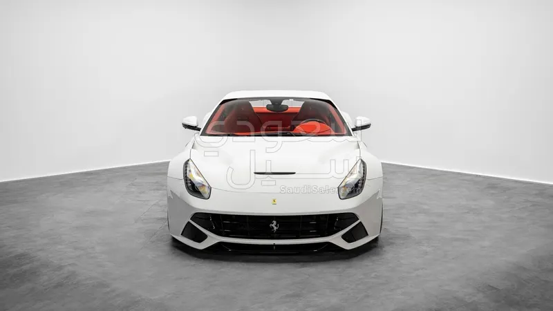 2016 فيراري اف 12 بيرلينيتا