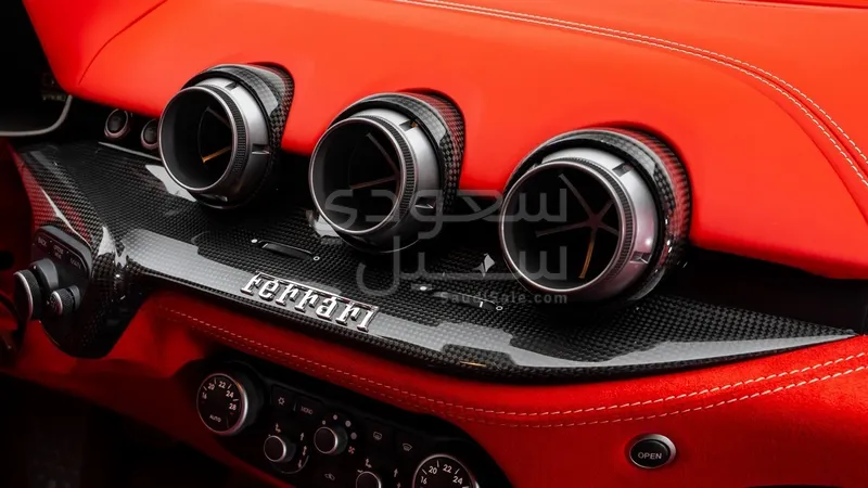 2016 فيراري اف 12 بيرلينيتا