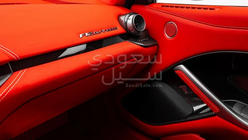 2016 فيراري اف 12 بيرلينيتا