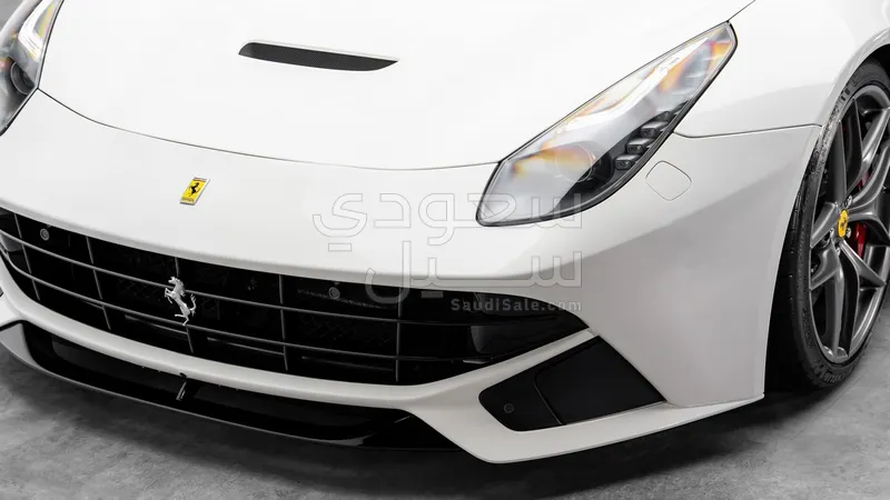 2016 فيراري اف 12 بيرلينيتا