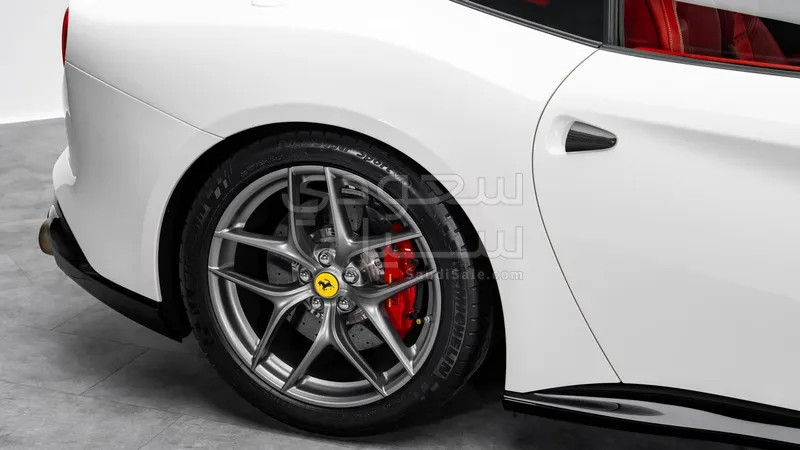 2016 فيراري اف 12 بيرلينيتا