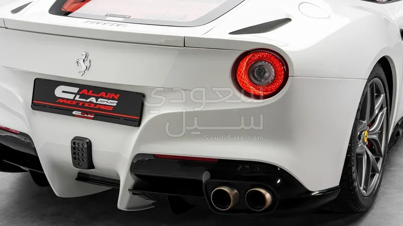 2016 فيراري اف 12 بيرلينيتا