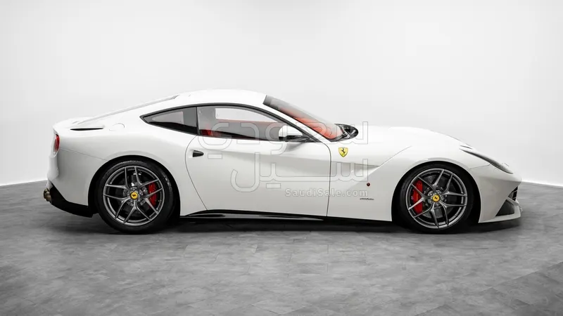 2016 فيراري اف 12 بيرلينيتا
