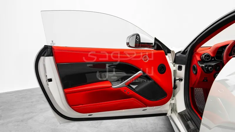 2016 فيراري اف 12 بيرلينيتا