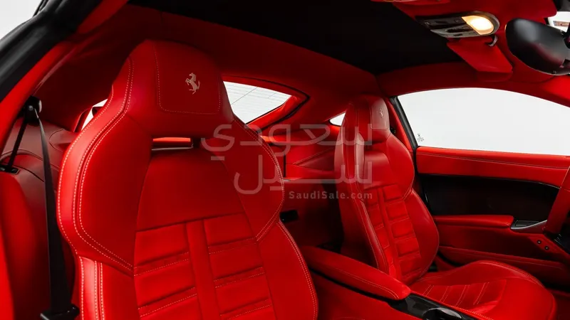 2016 فيراري اف 12 بيرلينيتا