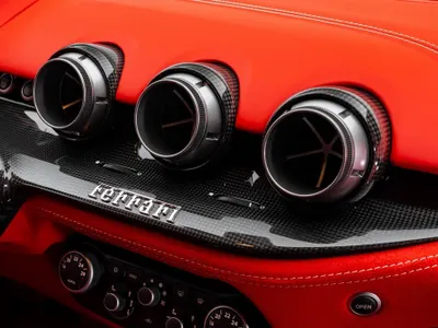 2016 فيراري اف 12 بيرلينيتا