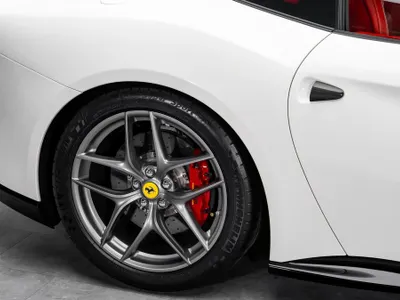 2016 فيراري اف 12 بيرلينيتا