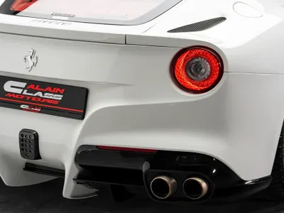 2016 فيراري اف 12 بيرلينيتا