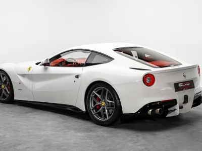 2016 فيراري اف 12 بيرلينيتا