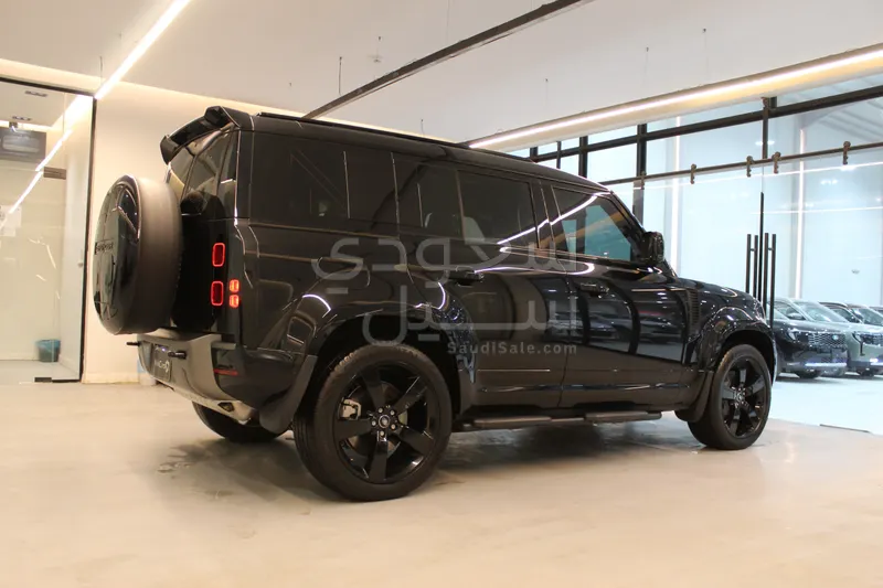 2025 لاند روفر ديفيندر 110