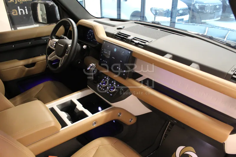 2025 لاند روفر ديفيندر 110