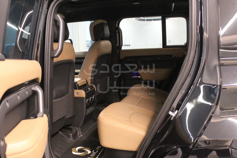 2025 لاند روفر ديفيندر 110