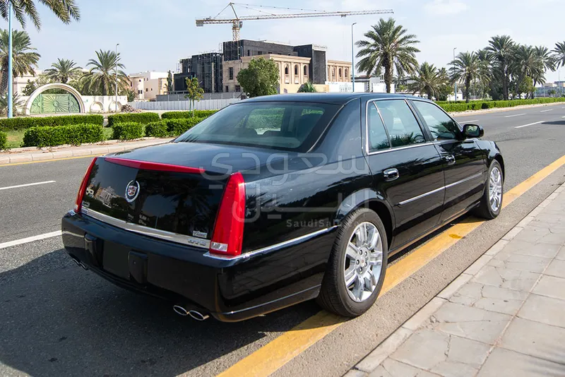 2011 كاديلاك دي تي اس بلاتينيوم