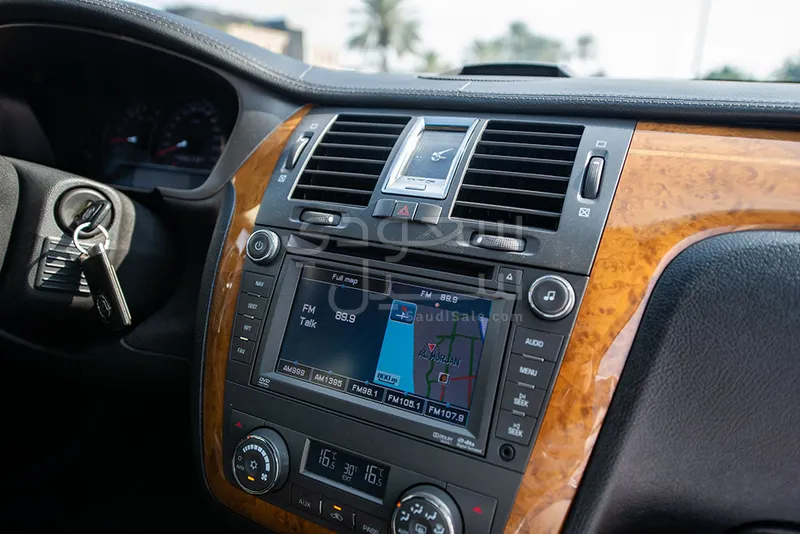 2011 كاديلاك دي تي اس بلاتينيوم