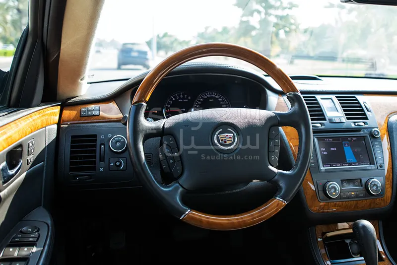 2011 كاديلاك دي تي اس بلاتينيوم