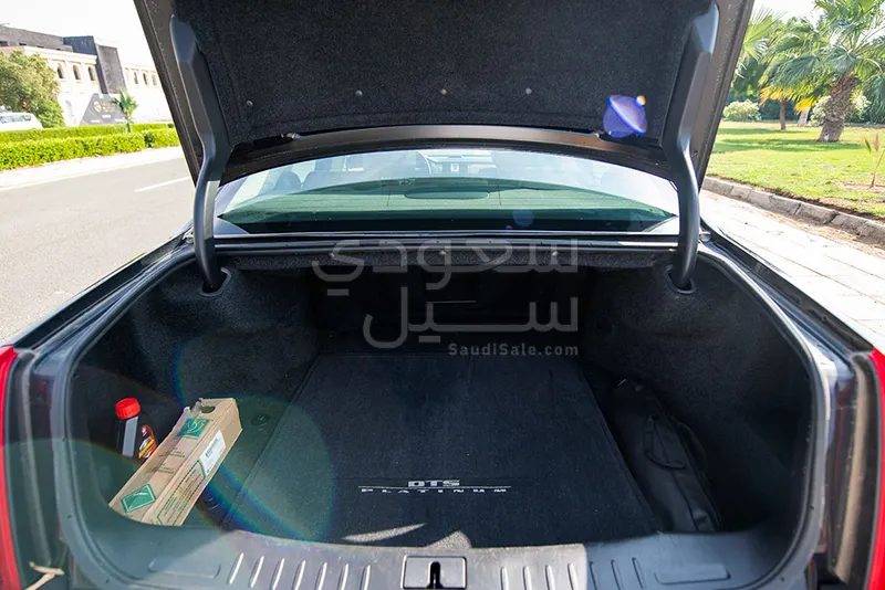 2011 كاديلاك دي تي اس بلاتينيوم